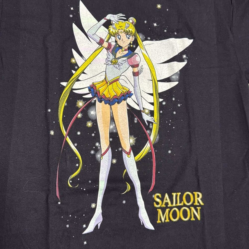NWOT Sailor Moon T-Shirt - Picture 2 of 4